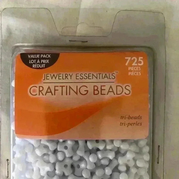 Jewerly essentials white crafting beads pack 725 pieces New in package - Picture 2 of 5